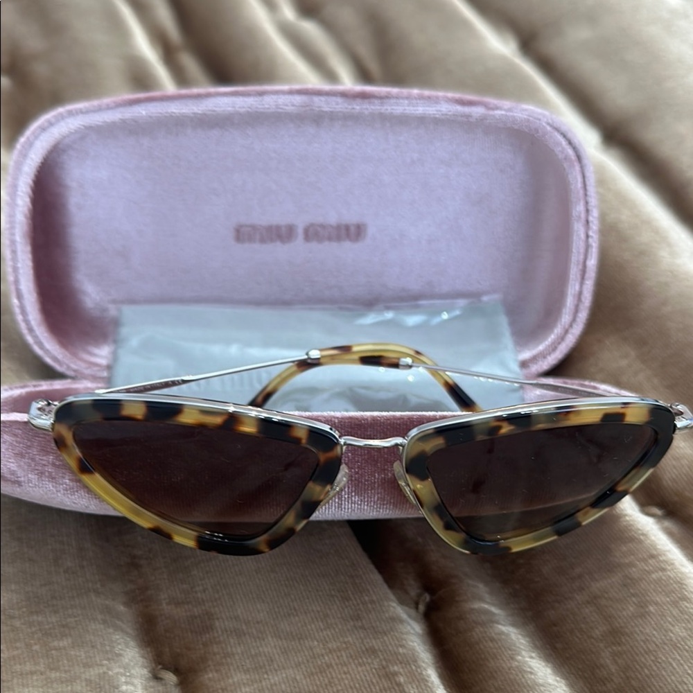 Miu Miu Brown Tortoiseshell Cat-Eye Sunglasses